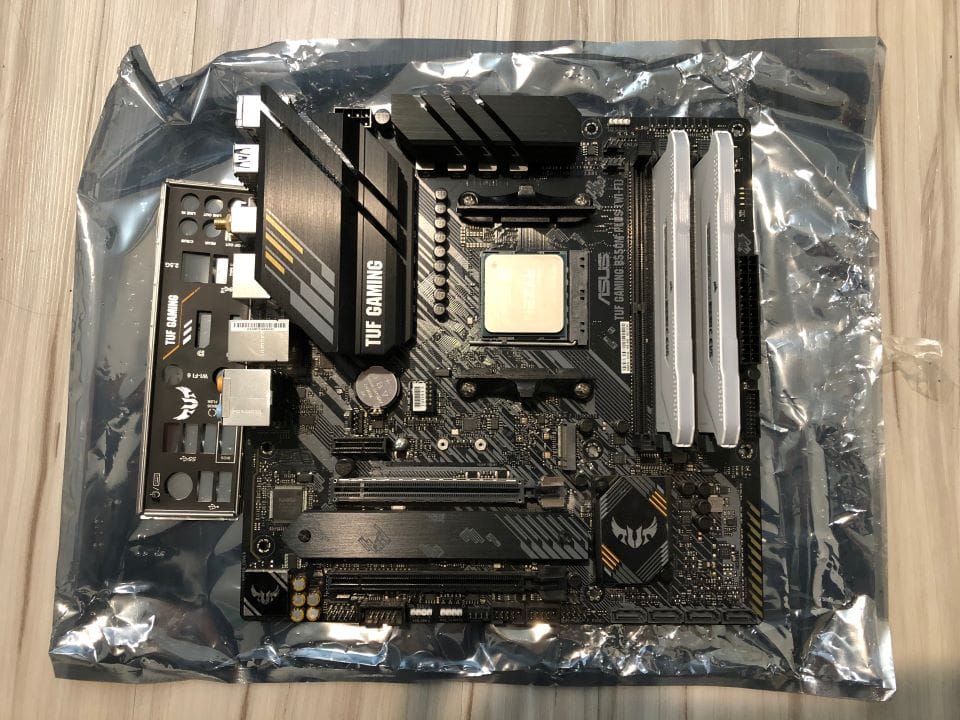 AMD Ryzen 7 3700X CPU and Corsair Vengeance 32GB DDR4 in an ASUS TUF GAMING B550M-PLUS (Wi-fi) motherboard